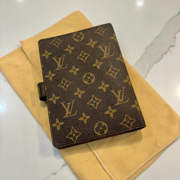 Louis Vuitton Medium Ring Agenda Cover $740 - Picture 6 of 11